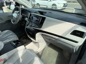 Toyota Sienna 2011 Gray