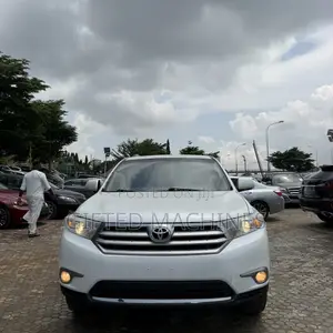 Toyota Highlander Limited 3.5L 2WD 2013 White