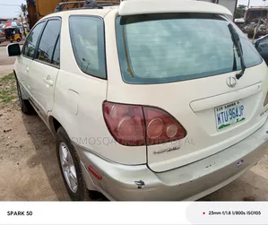 Lexus RX 2001 Off white