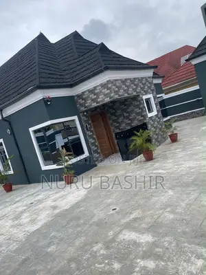 3bdrm Bungalow in Akuru Olusetan, Akala Express for sale