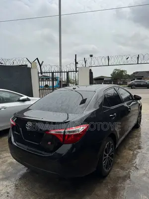 Toyota Corolla 2015 Black