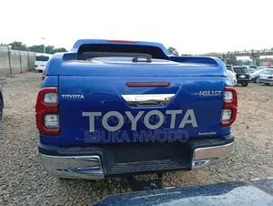 Toyota Hilux 2022 Blue