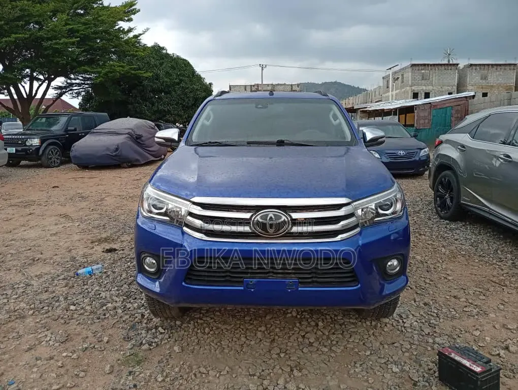 Toyota Hilux 2022 Blue