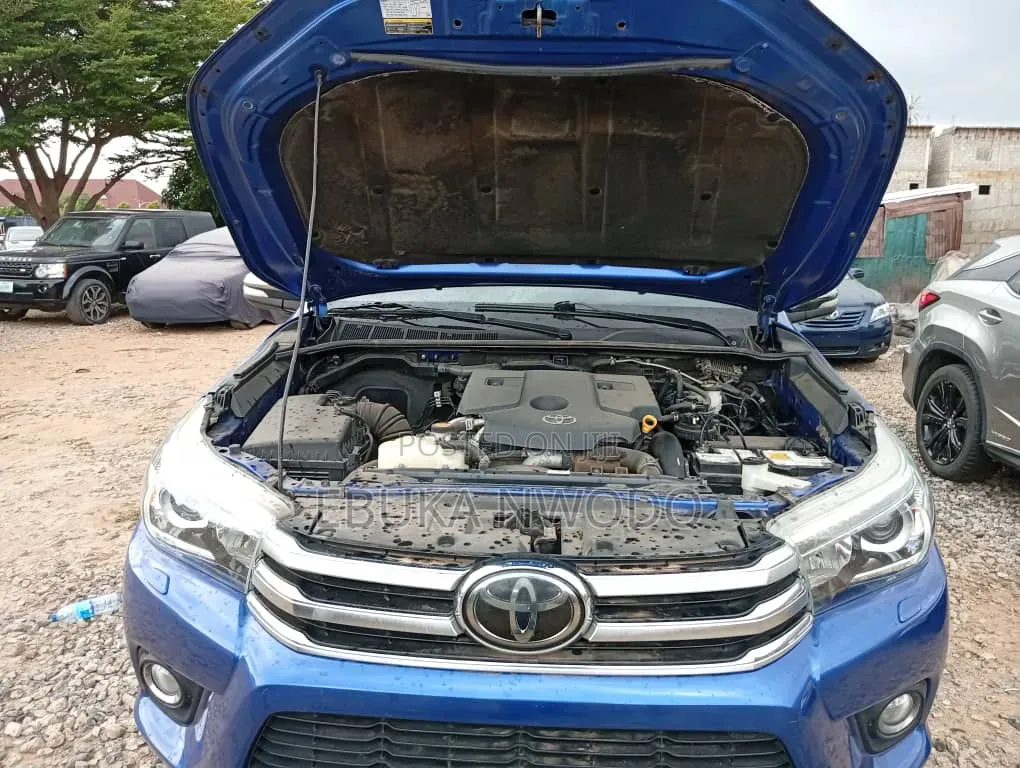 Toyota Hilux 2022 Blue