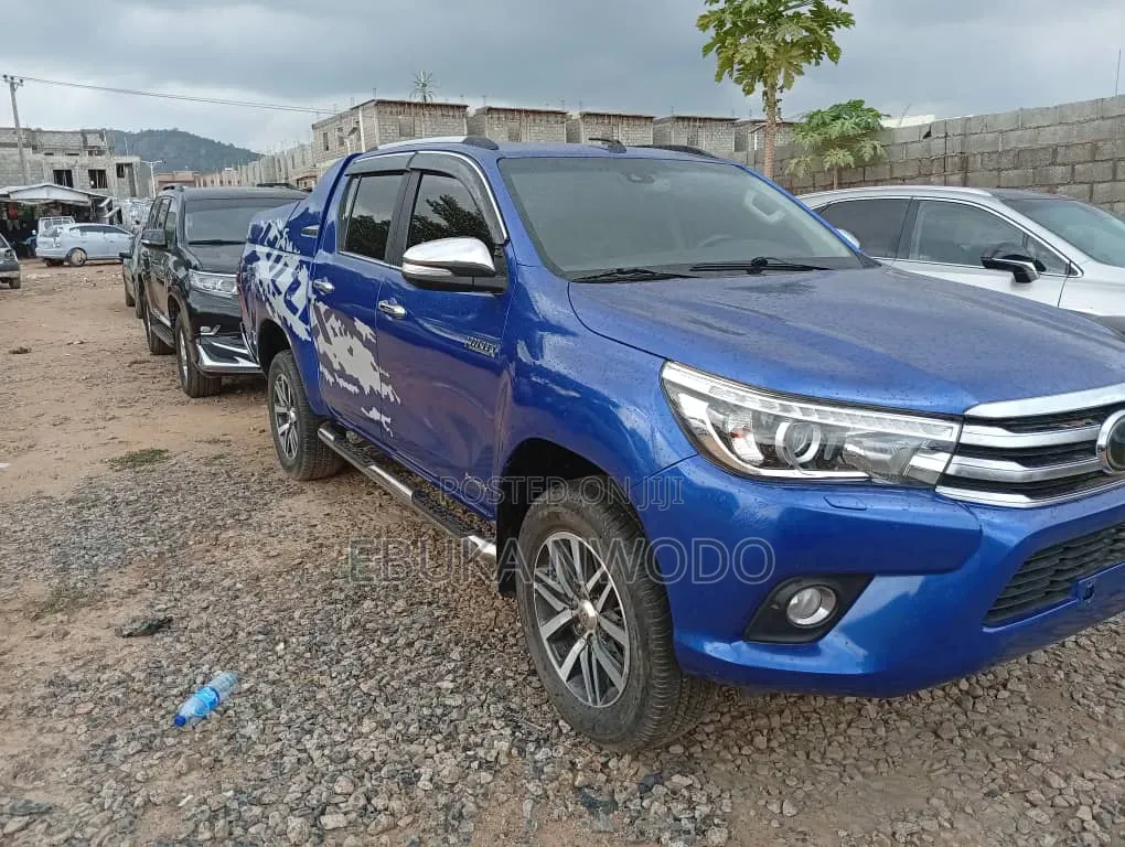 Toyota Hilux 2022 Blue