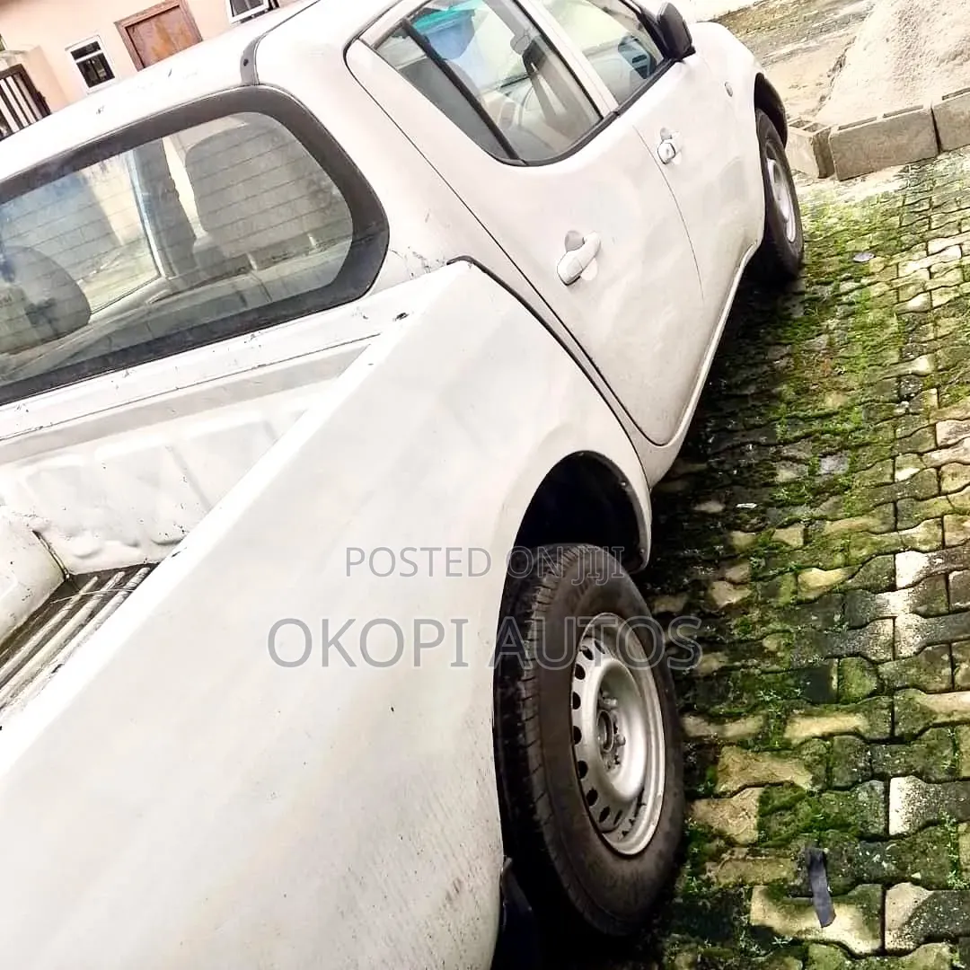 Mitsubishi L200 2013 White