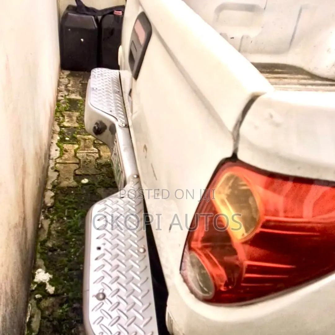 Mitsubishi L200 2013 White