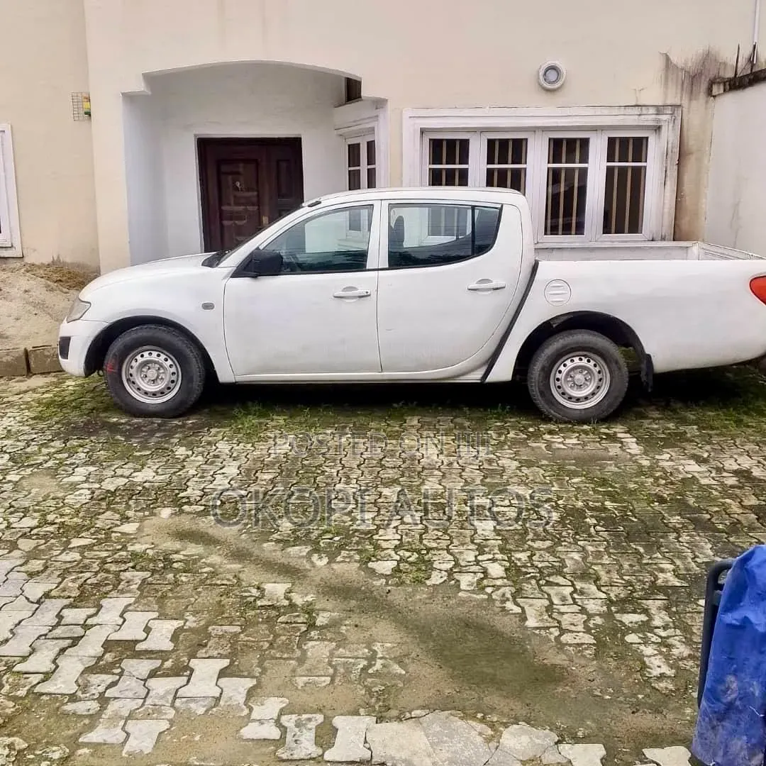 Mitsubishi L200 2013 White