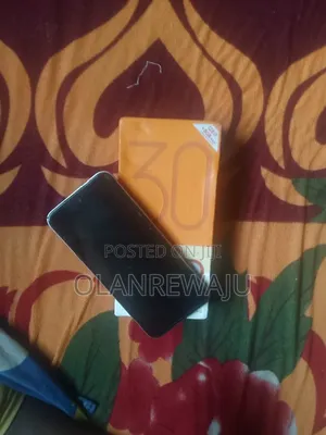 Tecno Spark 30C 128 GB Silver