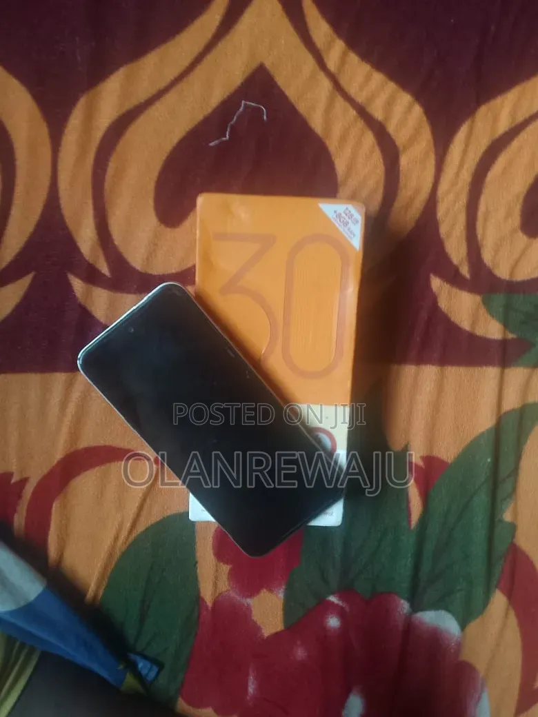 Tecno Spark 30C 128 GB Silver