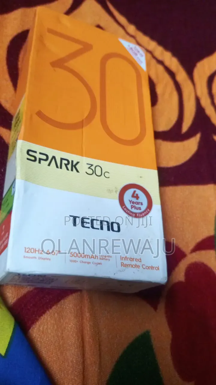 Tecno Spark 30C 128 GB Silver