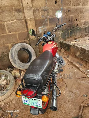 Bajaj Boxer 2025 Red