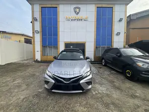 Toyota Camry 2019 Silver