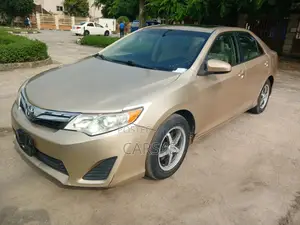Toyota Camry LE 4dr Sedan (2.5L 4cyl 6A) 2012 Gold