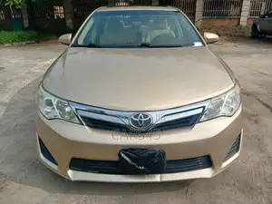 Toyota Camry LE 4dr Sedan (2.5L 4cyl 6A) 2012 Gold