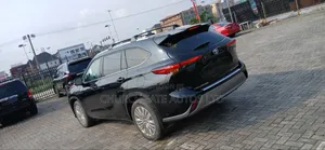 Toyota Highlander Platinum AWD 2024 Black