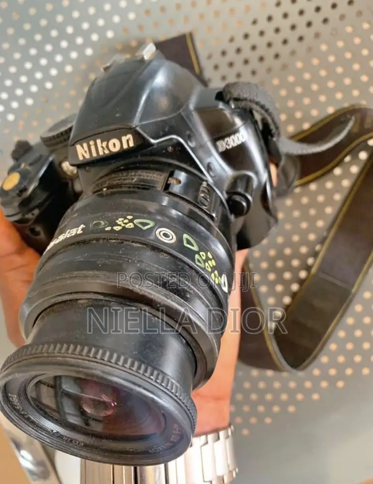 Nikon D3000