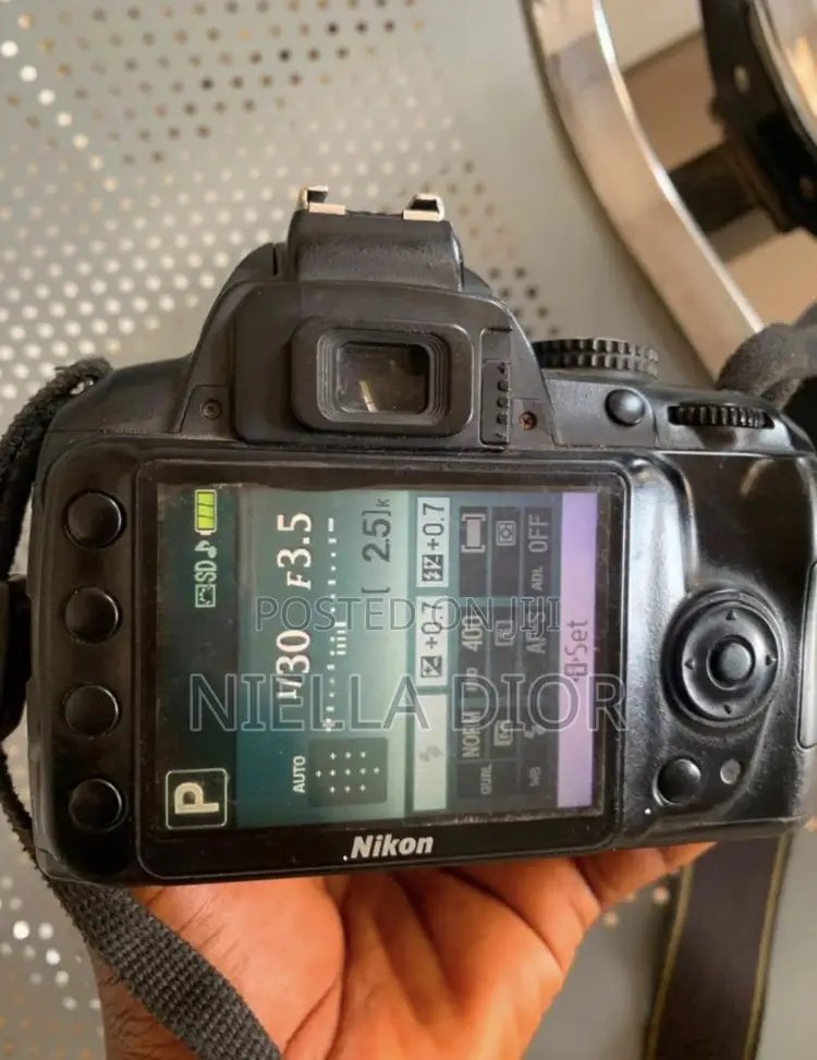 Nikon D3000