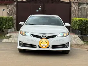 Toyota Camry SE 4dr Sedan (2.5L 4cyl 6A) 2013 White