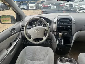 Toyota Sienta 2010 White