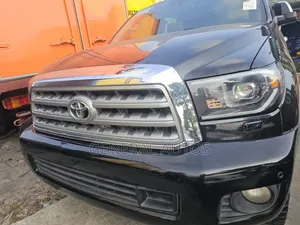 Toyota Sequoia Platinum FFV 4dr SUV 4WD (5.7L 8cyl 6A) 2012 Black