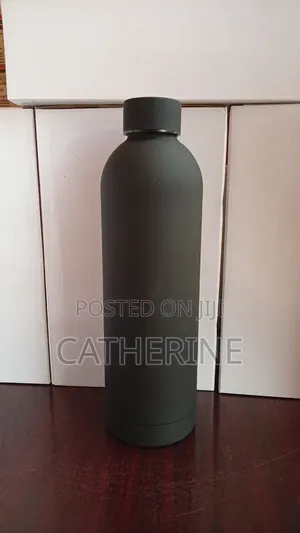 Matte Black 750ml Insulated Stainless Steel Water Bottle