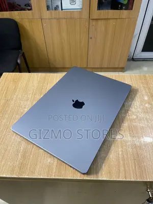 Laptop Apple MacBook Pro 2021 M1 16GB Apple M1 Pro SSD 512GB