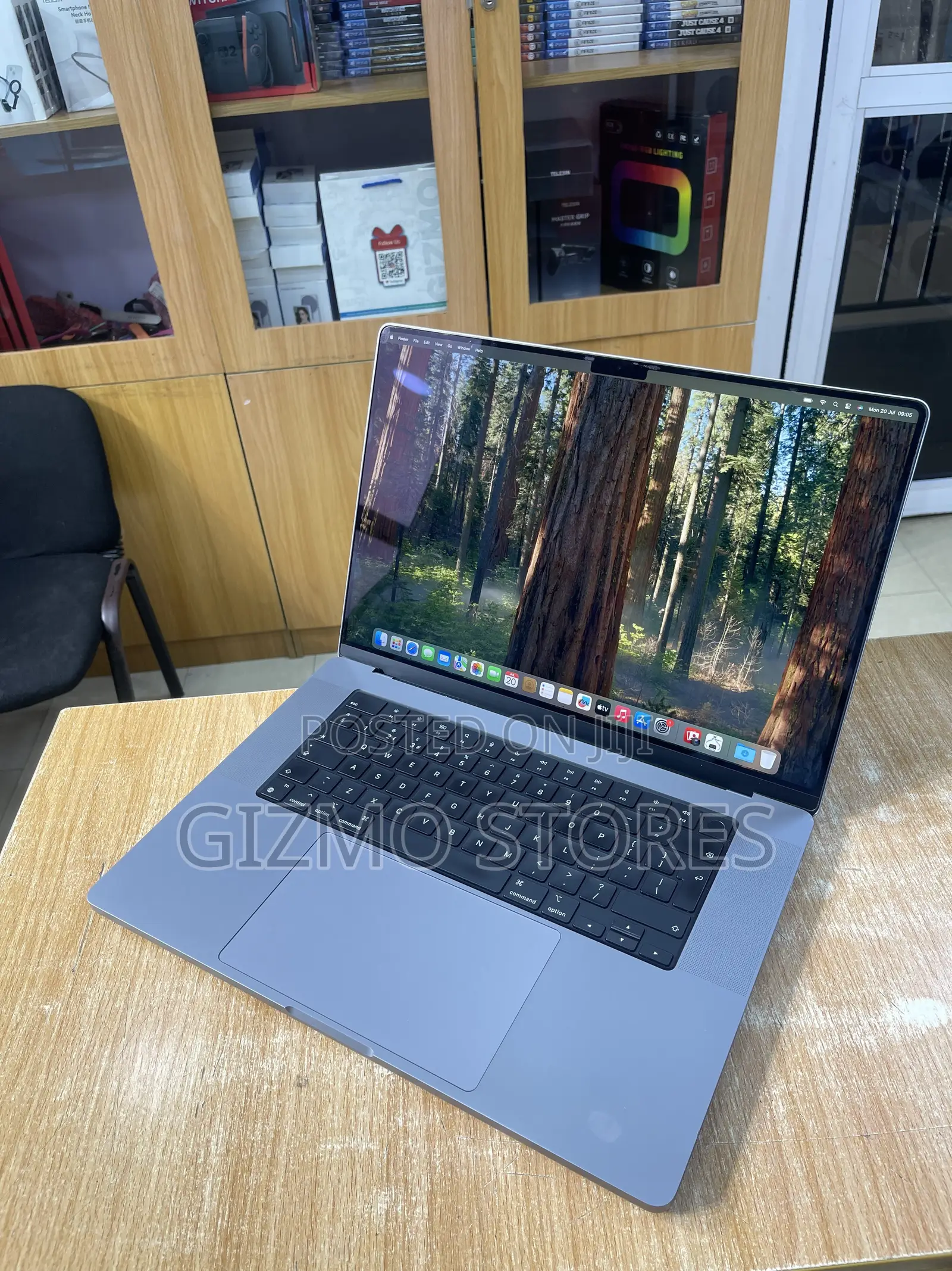 Laptop Apple MacBook Pro 2021 M1 16GB Apple M1 Pro SSD 512GB