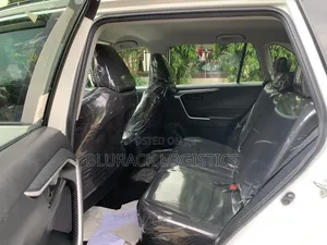Toyota RAV4 LE 2021 White
