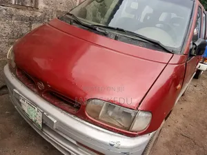 Nissan Serena 2005 Red