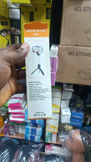 R1S Extendable Selfie Stick for Smartphones – Portable Handheld Selfie