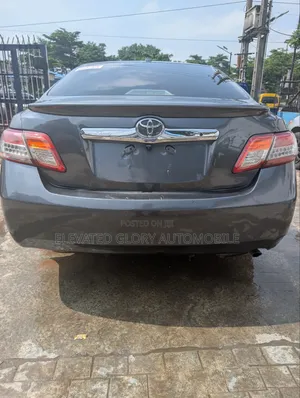 Toyota Camry Base 4dr Sedan (2.5L 4cyl 6M) 2010 Gray