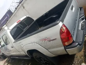 Toyota Tacoma 2010 Silver