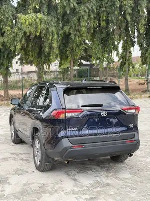 Toyota RAV4 XLE Premium AWD 2024 Blue