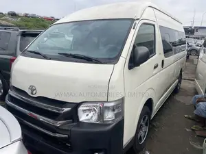 Toyota HiAce 2017 White