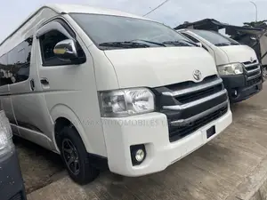 Toyota HiAce 2017 White