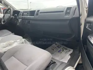 Toyota HiAce 2017 White