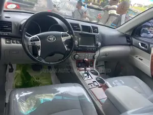 Toyota Highlander Limited 3.5l 4WD 2013 Silver