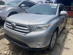 Toyota Highlander Limited 3.5l 4WD 2013 Silver