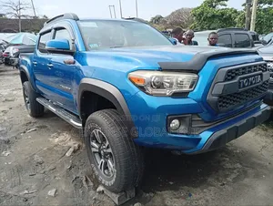 Toyota Tacoma 2018 Blue