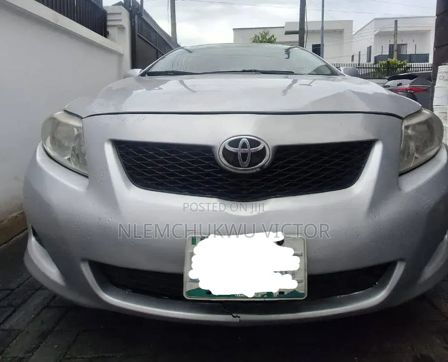 Toyota Corolla 2010 Silver