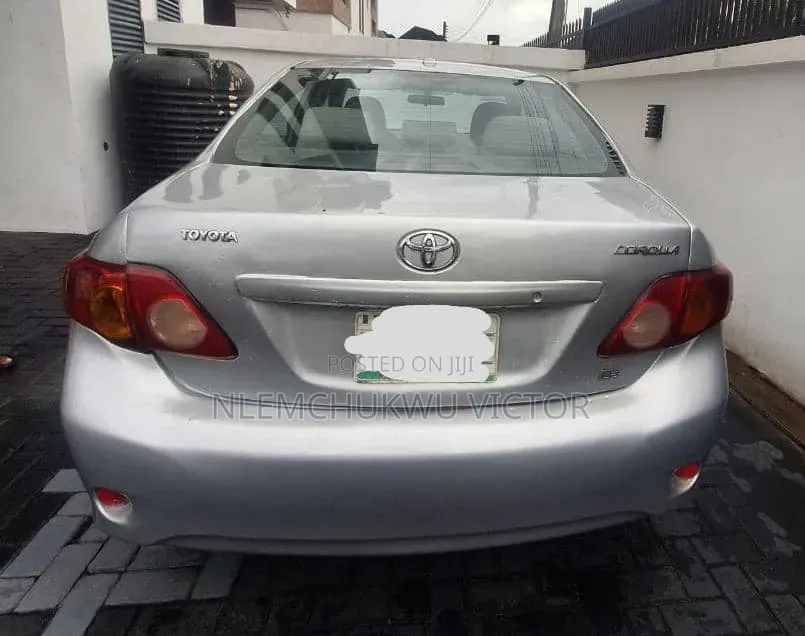 Toyota Corolla 2010 Silver