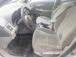 Toyota Corolla 2010 Silver