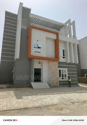 5bdrm Duplex in Kaura for sale
