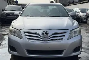 Toyota Camry LE 4dr Sedan (2.5L 4cyl 6A) 2011 Silver