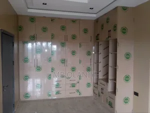 In-Built Wardrobe With Dresser