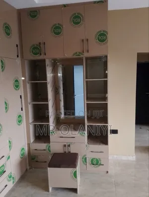 In-Built Wardrobe With Dresser