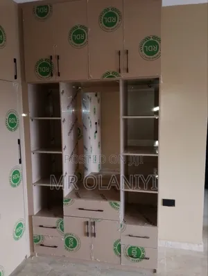 In-Built Wardrobe With Dresser