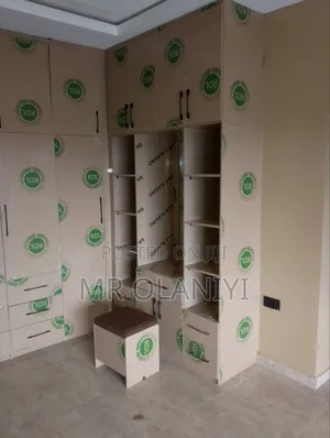 In-Built Wardrobe With Dresser