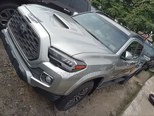 Toyota Tacoma 2022 Silver